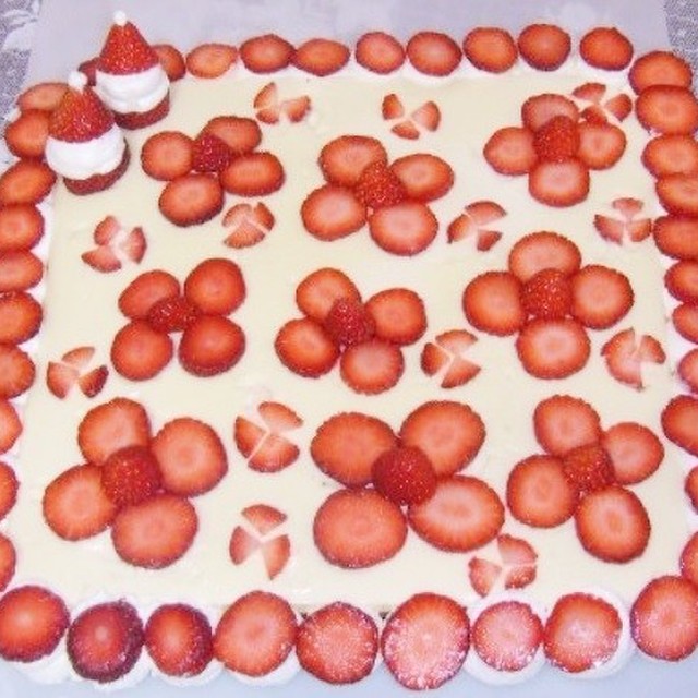 少ない苺で可愛く デコレーションケーキ レシピ 作り方 By Yakopuyo クックパッド