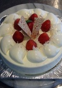 イチゴのデコレーションケーキ