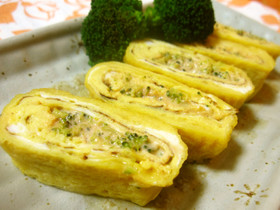 ✿中心にケチャマヨブロッコリーな卵焼き✿