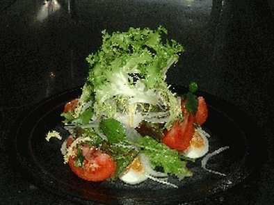 トマトと卵のサラダの写真