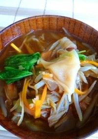 野菜たっぷり！中華風ワンタンの味噌スープ