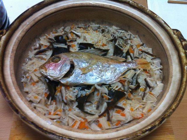 残った祝鯛でドカン！と土鍋鯛飯の画像