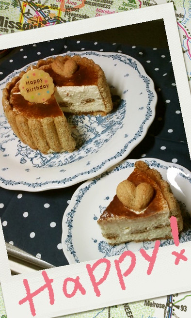 洋梨入りティラミス風誕生日ケーキの写真