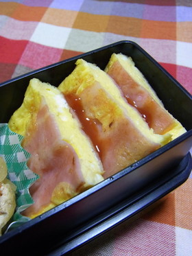 卵1個で*ベーコンの卵焼き*お弁当に