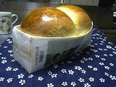 牛乳パック型で食パン作りの写真
