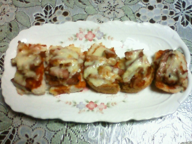 ★厚ベーコンとチーズのピザ風ミニパン☆の画像