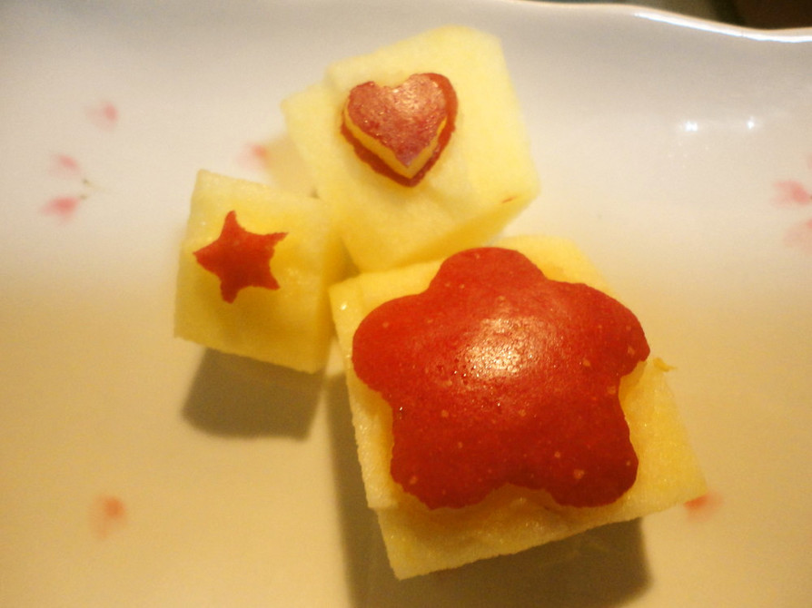 お弁当にかわいい☆型抜きりんごの画像