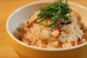 薄口醤油であっさり桜色*たこ飯