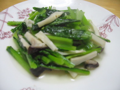 小松菜（青梗菜などの青菜）の塩炒めの写真