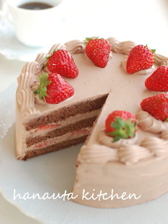 苺のチョコレートショートケーキの画像
