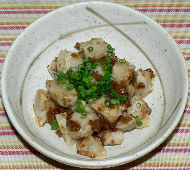 具のソースで、里芋の肉味噌風和えの画像