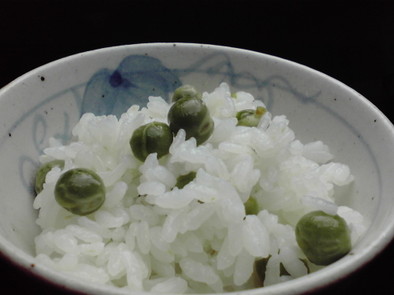 簡単・シンプル豆ご飯の写真