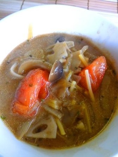 食べるスープ！トマトとパスタの味噌スープの写真