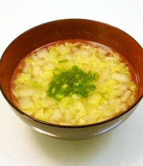 白菜とツナのお味噌汁の画像