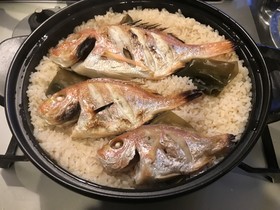 土鍋で鯛めし
