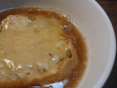 飴色玉葱とダシダでオニオングラタンスープの写真
