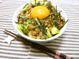 朝食にも♡アボカド納豆丼