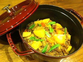 野菜の甘みだけで★ストウブで肉じゃが