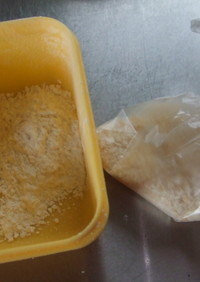 揚げ物で使った小麦粉とパン粉の残り