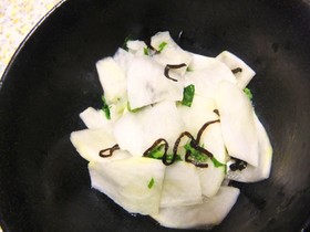 止まらない!簡単!塩昆布と大根の浅漬け