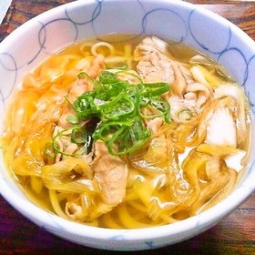 余った薄切り肉を活用!専門店風の肉うどん