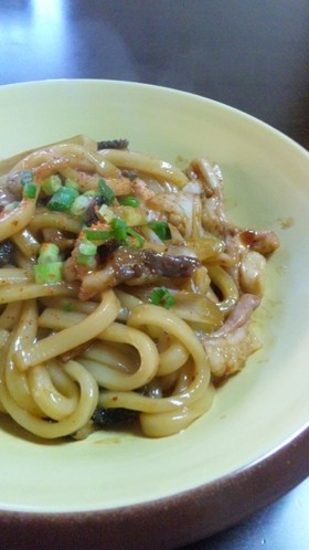 焼肉のタレだけ☆超簡単ホルモン焼きうどん