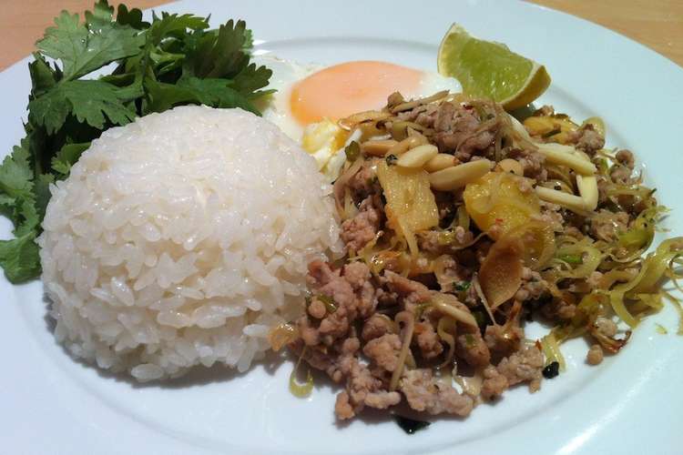 豚ひき肉とコリアンダー レモングラスご飯 レシピ 作り方 By Peloli クックパッド 簡単おいしいみんなのレシピが360万品