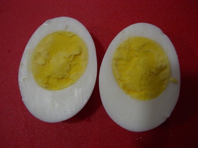 手間なし♪ゆで卵の黄身を真ん中にする方法の写真