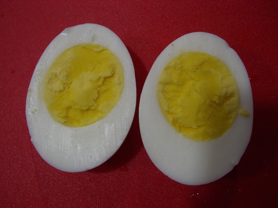 手間なし♪ゆで卵の黄身を真ん中にする方法の画像