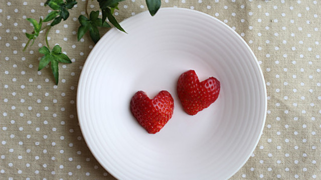 バレンタインに 簡単 イチゴでハート レシピ 作り方 By 子供と作るウチご飯 クックパッド 簡単おいしいみんなのレシピが354万品