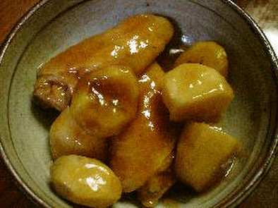 鶏手羽先と栗と里芋の中華風炒め煮の写真