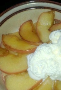 リンゴのバターシュガー焼き＆バニラアイス