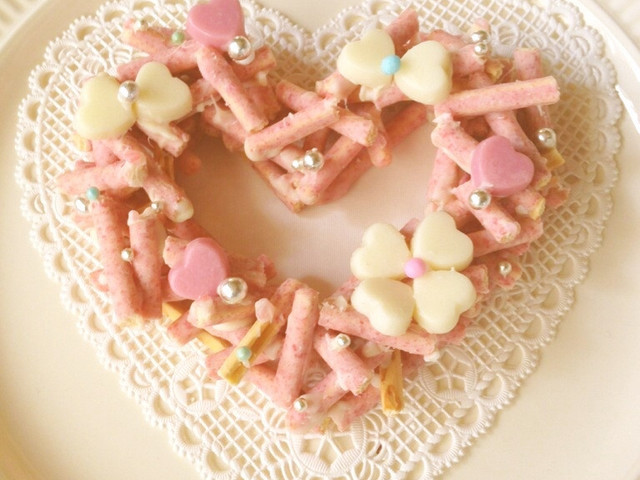 バレンタインに簡単ハートのポッキーリース レシピ 作り方 By ひらめきmei クックパッド 簡単おいしいみんなのレシピが359万品