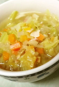 野菜ダシで作る具だくさんの野菜スープ