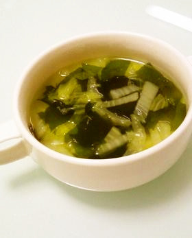 白菜とワカメの中華スープの画像