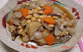 圧力鍋で、大豆と野菜の煮物の画像