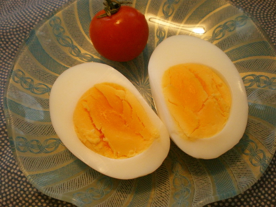 簡単きれいなゆで卵の切り方の画像