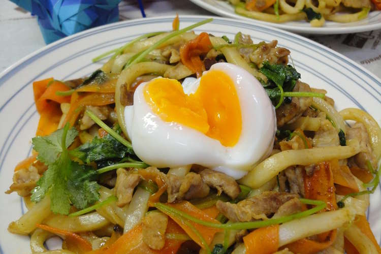 たっぷり三つ葉の焼きうどん 温泉卵のせ レシピ 作り方 By Keisarara クックパッド 簡単おいしいみんなのレシピが354万品