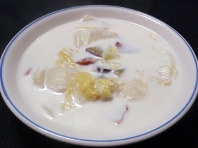 白菜、ベーコン、さつまいものミルクスープの画像