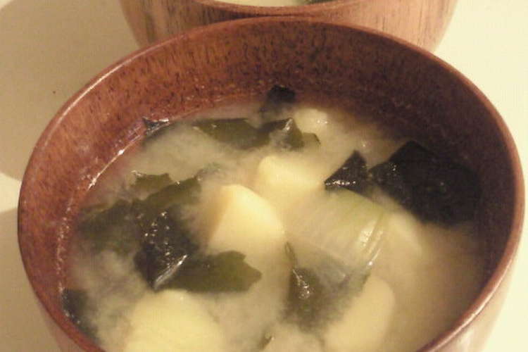 母の味 おいもと玉ねぎとわかめの味噌汁 レシピ 作り方 By ジョリポン クックパッド 簡単おいしいみんなのレシピが369万品