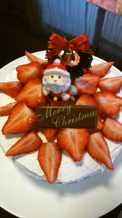 デコデコ苺ケーキの写真