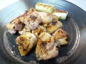 ☀味付けは塩麹だけ♪鶏ももねぎ焼き