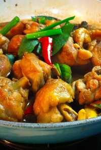 三杯鶏 - 地鶏の統制味付け煮込み中華鍋