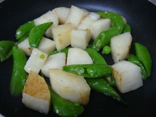 塩麹☆長芋とスナップえんどうの炒め物の画像