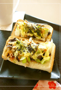 葱×シメジのわさび海苔風味のトースト