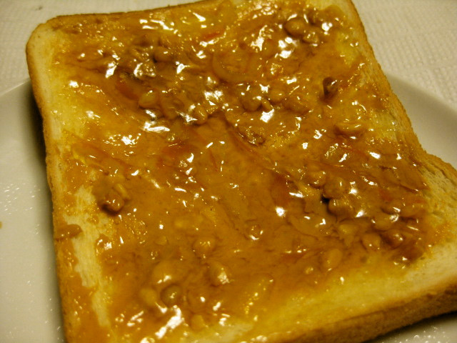 マーマレードとピーナッツバタートーストの画像