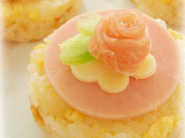 可愛いミニ薔薇の飾り寿司 レシピ 作り方 By ローズミント クックパッド 簡単おいしいみんなのレシピが356万品