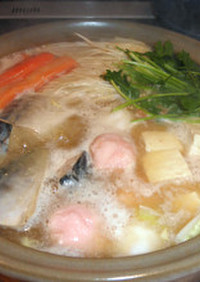 鯖とすり身団子の味噌鍋