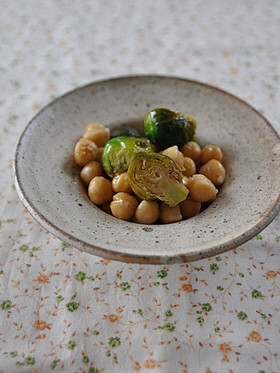 芽キャベツとひよこ豆のバルサミコ炒め