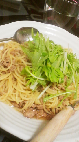 豚ひき肉と水菜のピリ辛和風パスタ